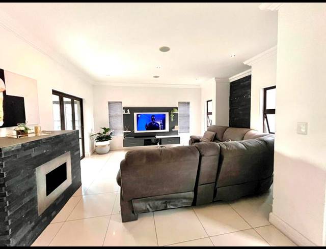 3 BEDROOM HOUSE FOR SALE IN BLUE VALLEY GOLF ESTATE